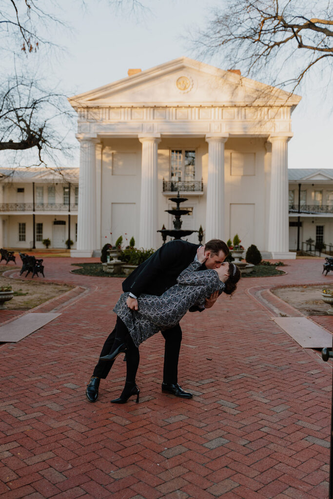 photo of couple kissing in front of the old state house museum in Little Rock