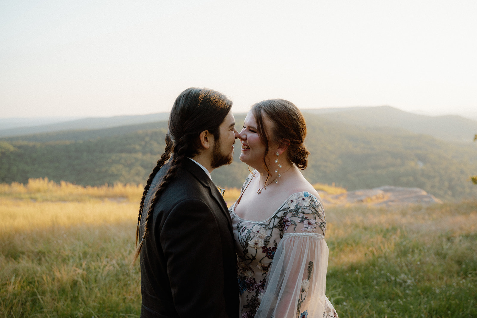 photo of bride and groom at ccc overlook at Petit Jean Mountain State Park