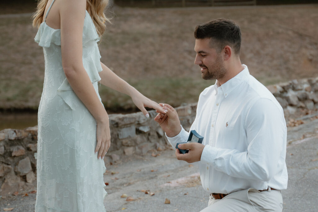 photo of boyfriend proposing to girlfriend