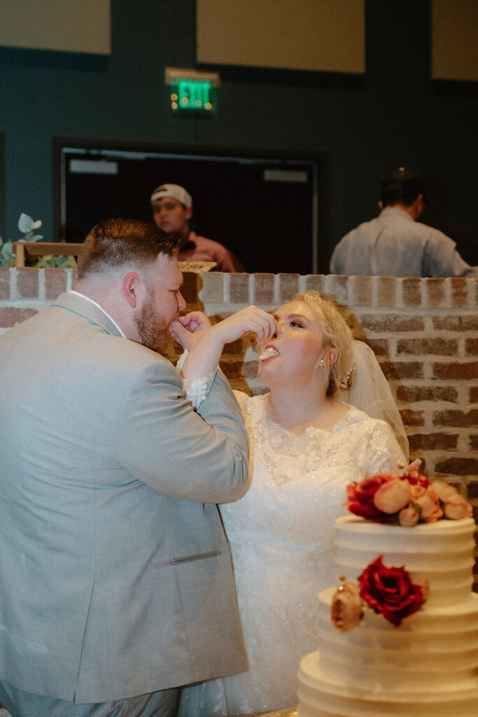 Wedding Reception Cake cutting photos